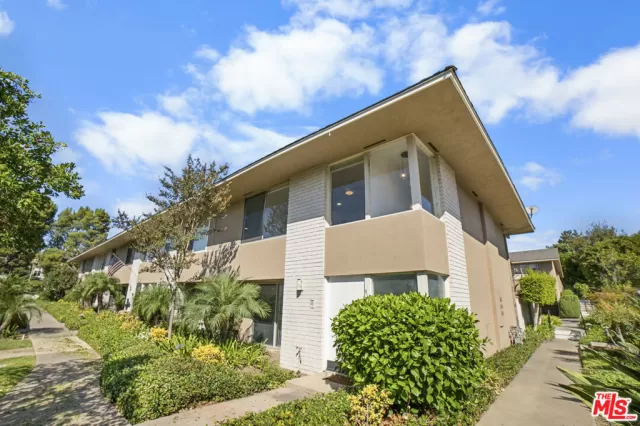 MLS: 25599181 Condo For Sale