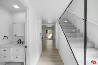 Photo #3: 25599181 Listing 