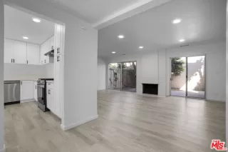 Photo #5: 25599181 Listing 