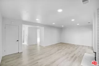 Photo #6: 25599181 Listing 