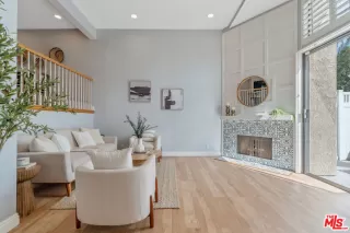 Photo #3: 25605729 Listing 