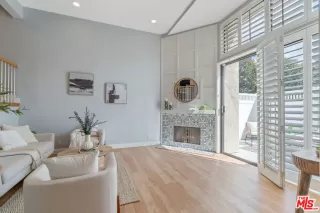 Photo #4: 25605729 Listing 