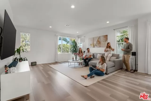 MLS: 25606917 Condo For Sale