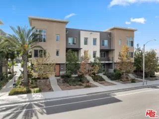 Photo #3: 25606917 Listing 