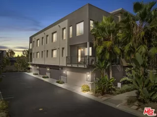 Photo #4: 25606917 Listing 