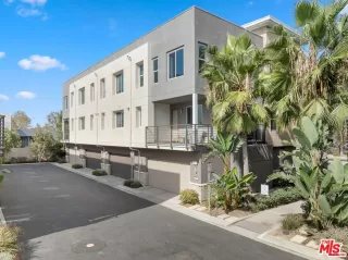 Photo #5: 25606917 Listing 