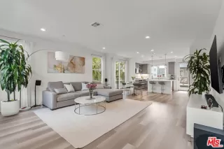 Photo #6: 25606917 Listing 