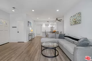 Photo #4: 25612781 Listing