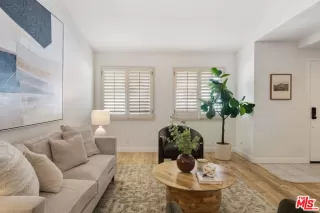 Photo #4: 25612857 Listing 