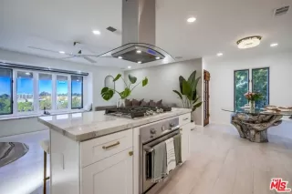 Photo #4: 25613441 Listing 