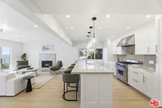 Photo #3: 25623559 Listing 