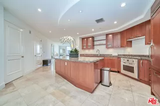 Photo #2: 25624971 Listing 