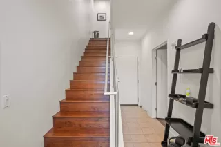 Photo #4: 25626533 Listing