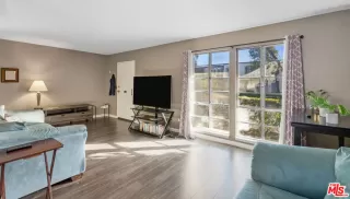 Photo #5: 26636909 Listing