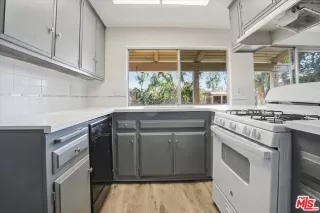 Photo #2: 26638253 Listing 