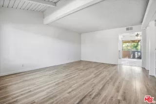 Photo #4: 26638253 Listing 