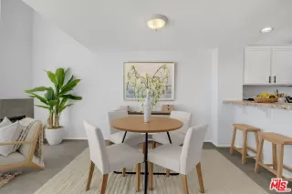 Photo #4: 26641247 Listing 