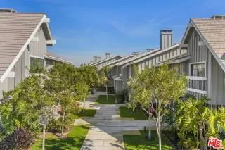 Photo #2: 26641753 Listing