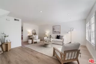 Photo #5: 26641753 Listing