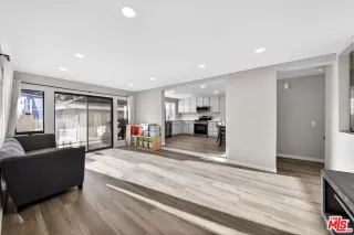 Photo #2: 26655383 Listing