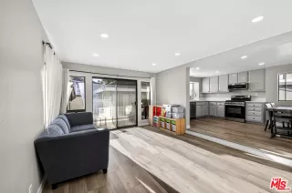 Photo #4: 26655383 Listing