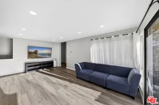 Photo #5: 26655383 Listing