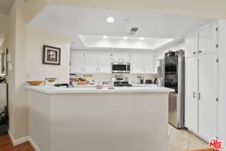 Photo #5: 26657021 Listing 