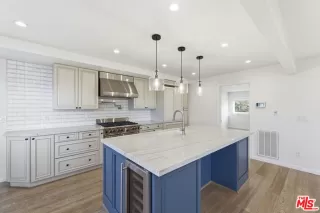 Photo #3: 26662915 Listing 