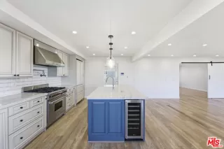 Photo #4: 26662915 Listing 