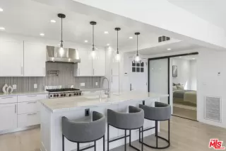 Photo #4: 26662917 Listing 