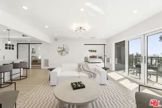 Photo #6: 26662917 Listing 