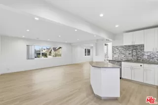 Photo #3: 26663477 Listing 