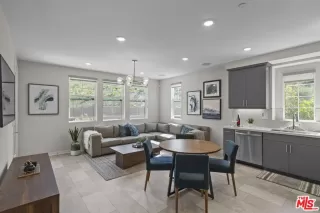 Photo #4: 26664095 Listing 