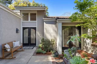 Photo #4: 26664703 Listing