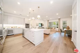 Photo #2: 26664803 Listing