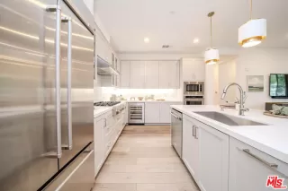 Photo #5: 26664803 Listing