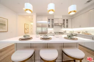 Photo #6: 26664803 Listing