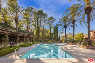 Photo #2: 26666093 Listing 