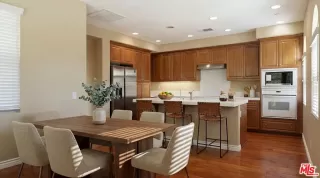 Photo #4: 26666569 Listing 