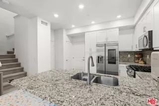 Photo #5: 26670395 Listing 