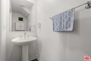 Photo #6: 26670395 Listing 