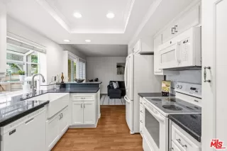 Photo #3: 26671561 Listing