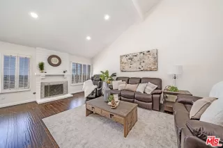Photo #4: 26671563 Listing