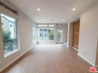 Photo #2: 26672485 Listing 