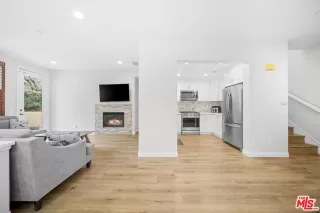 Photo #4: 26673465 Listing 