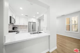 Photo #5: 26673465 Listing 