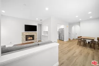 Photo #6: 26673465 Listing 