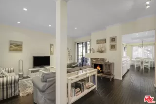 Photo #3: 26673509 Listing