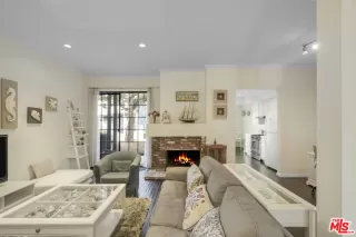Photo #5: 26673509 Listing