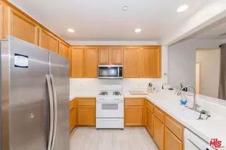 Photo #6: 26688281 Listing